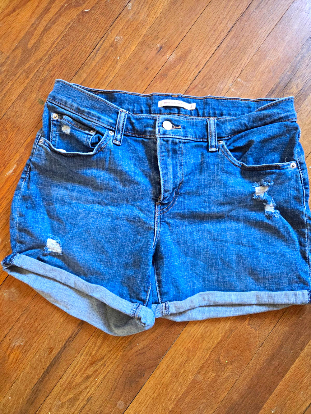 Levi Strauss & Co Mid Length Shorts Women 31 Medium Wash Denim Stretch Cuffed